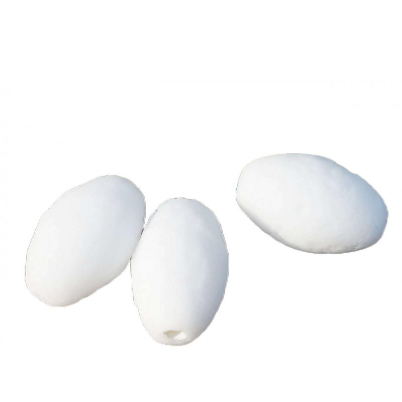 Oválné korálky z českého skla matně bílé, protáhlý tvar olivy svatba rozměry 20 mm x 11 mm 2 kusy