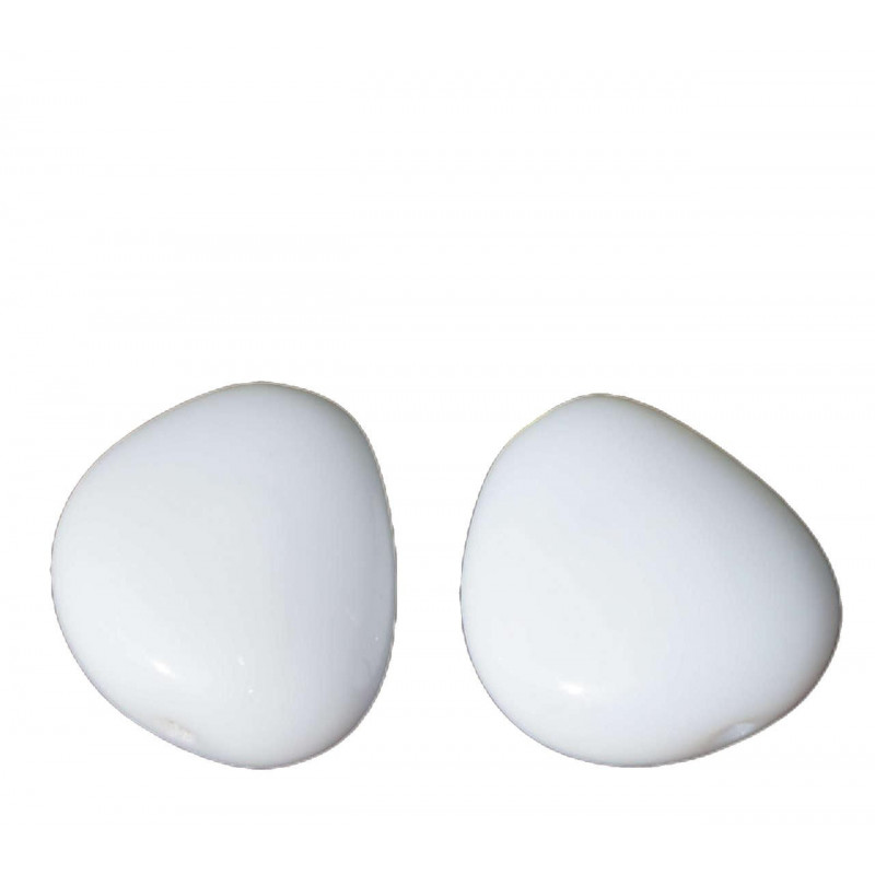 Tvarované korálky z českého skla neprůhledné, bílé, zaoblený trojúhelník rozměry 18 mm x 17 mm 2 kusy