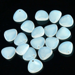 50ks Mléčně Bílé české Rose Petal Beads české Sklo PRECIOSA Korálky Lisované česká Květina Ploché Rose Petal Beads 8mm x 7mm