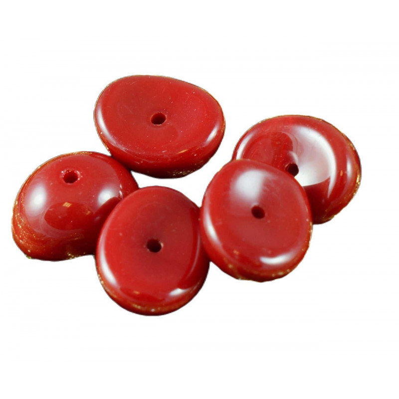 Korálky z českého skla vypouklé, neprůhledné, bordó červená, rozměry 8 mm x 10 mm 18 kusů