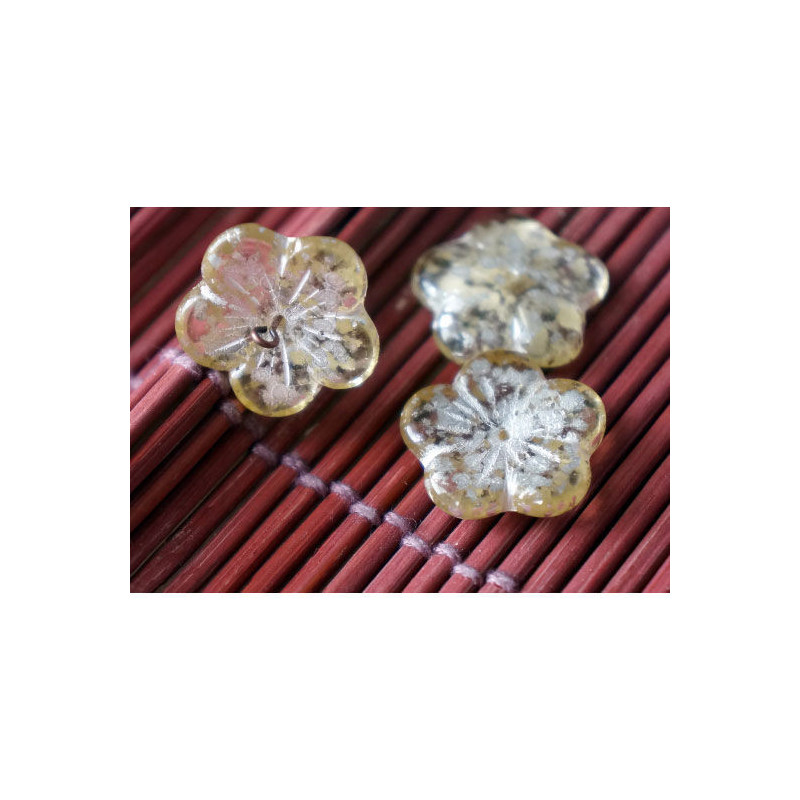 Velké tvarované korálky ve tvaru vypouklé kytičky české sklo průhledné, žluté, stříbrné, průměr 20 mm 4 kusy