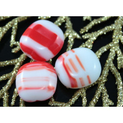 Velké zaoblené korálky z českého skla neprůhledné, červenobílé, rozměry 17 mm 4 kusy