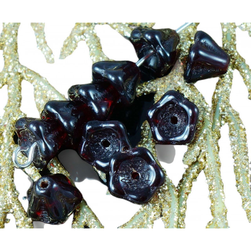 Tvarované korálky z českého skla ve tvaru zvonečku-kytičky tmavě červené, rozměry 6 mm x 8 mm 22 kusů