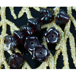 Tvarované korálky z českého skla ve tvaru zvonečku-kytičky tmavě červené, rozměry 6 mm x 8 mm 22 kusů