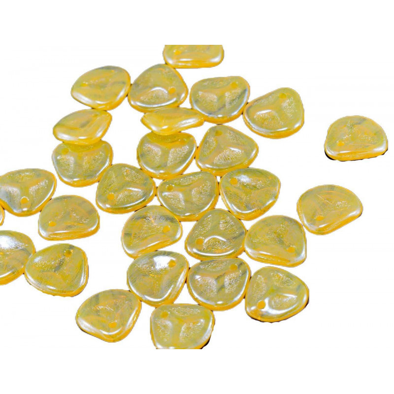 Korálky z českého skla ve tvaru okvětních lístků, ploché, žluté s odlesky rozměry 7 mm x 8 mm 50 kusů