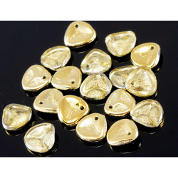 Korálky z českého skla ve tvaru okvětních lístků, ploché, zlaté, rozměry 7 mm x 8 mm 50 kusů