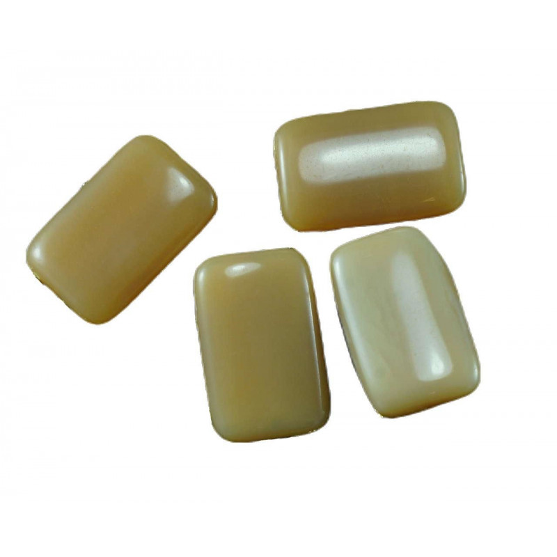 Ploché obdélníkové korálky zakulacené hrany neprůhledné, světle hnědé, béžové, rozměry 18 mm x 12 mm 6 kusů