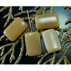 Ploché obdélníkové korálky zakulacené hrany neprůhledné, světle hnědé, béžové, rozměry 18 mm x 12 mm 6 kusů