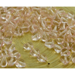 Drobné korálky z českého skla ve tvaru srdíčka průhledné, růžové, Valentýn průměr 6 mm 30 kusů