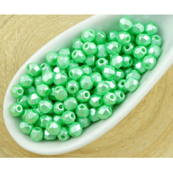 Drobné kulaté korálky z českého skla neprůhledné, perleťové, světle zelené, broušené, rozměry 3 mm 100 kusů