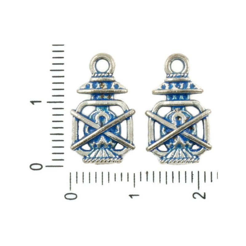 Kovový přívěsek ve tvaru lucerny lampičky stříbrný starožitný vzhled patina oboustranný, 12 kusů