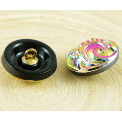 Kulatý knoflík z českého skla duhový, zelený, ruční práce velikost 8 průměr 18 mm 1 kus