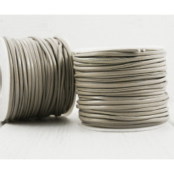 Proužek z umělé kůže PU faux leather plochý, řemínek řetízek náramek béžový, na vyrábění, 2 mm x 1 mm délka 6, 4 metru