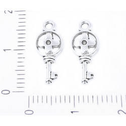 Kovový přívěsek ve tvaru klíče k pokladu starožitný stříbrný vzhled rozměry 16 mm x 7 mm dírka 1, 2 mm 10 kusů