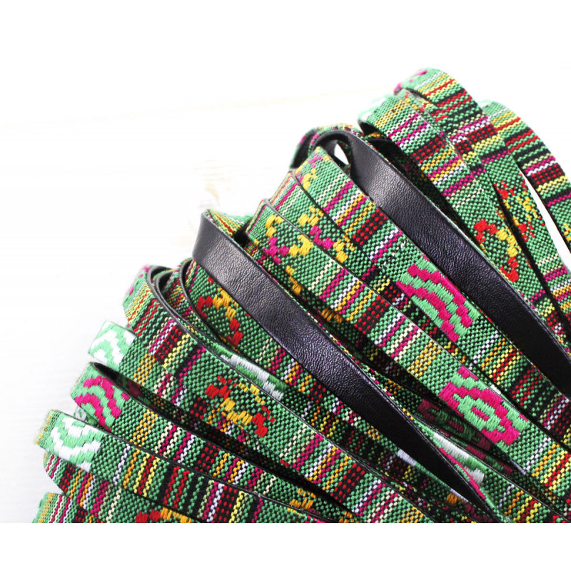 Bavlněný náramek pásek šňůrka plochá, s umělou kůží, boho a etno styl zelený, růžový, žlutý, červený, černý, průměr 10mm délka