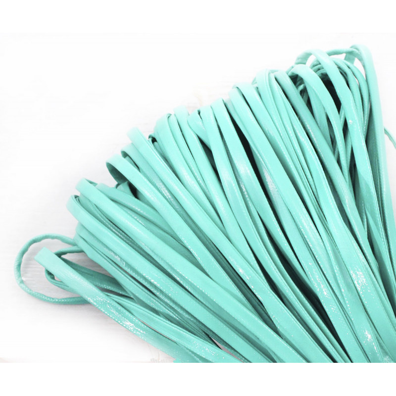 Proužek z umělé kůže PU faux leather plochý, řemínek řetízek náramek tyrkysově zelený, na vyrábění, šířka 6mm délka 0, 9 metru