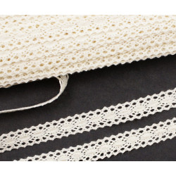 Háčkovaná bavlněná stužka krajka slonovinově krémová, svatební stuha družička šířka 10 mm délka 1 metr