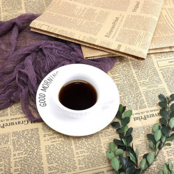 Srolovaný starý vintage novinový papír podklad noviny rozměry 75 cm x 52 cm