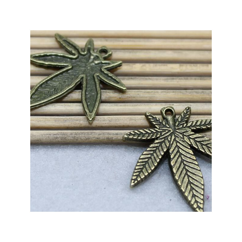 8ks bronzový list Kovový korálek přívěsek šperky dělat dodávky šperky nálezy kov 22mm x 25mm