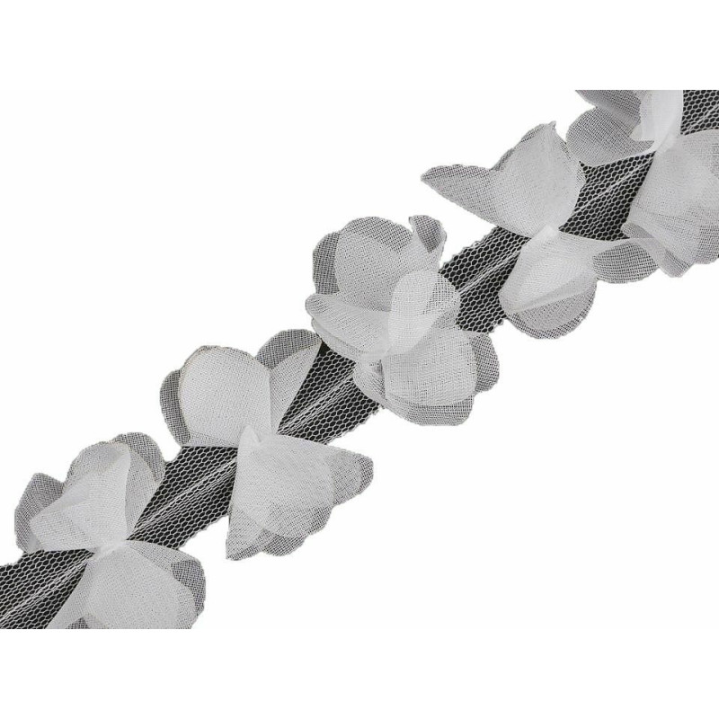 9m (50mm) Bílá Prýmek Mašle / Motýlek Na Tylu Šíře 65mm Prýmky S Monofilovým Květem Prýmky Hadovky Borty Textilní Galanterie